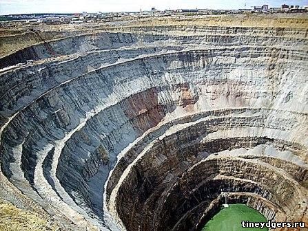 крупнейшее в России месторождение алмазов - кимберлитовая трубка мир