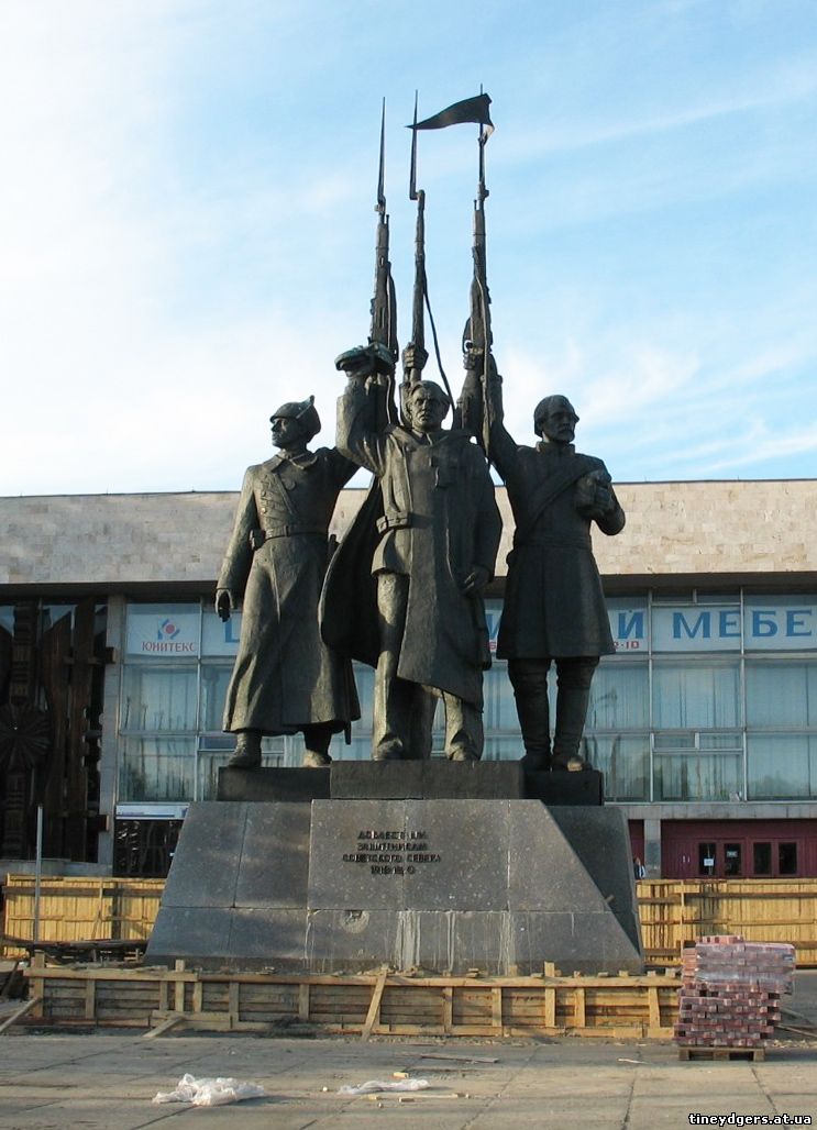 http://dic.academic.ru/pictures/wiki/files/77/Monument-to-the-defenders-of-the-north-2006.jpg